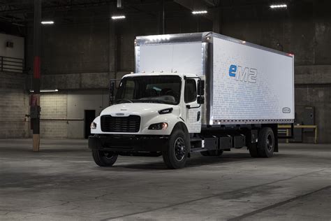 electric 26 000 gvw box truck|eM2 .